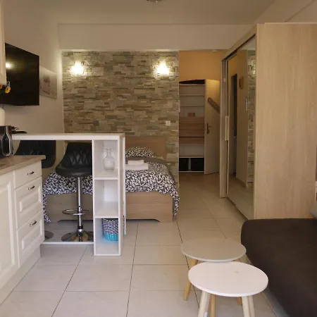 - A Modern Flat In * نيس