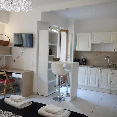 - A Modern Flat In * Ницца