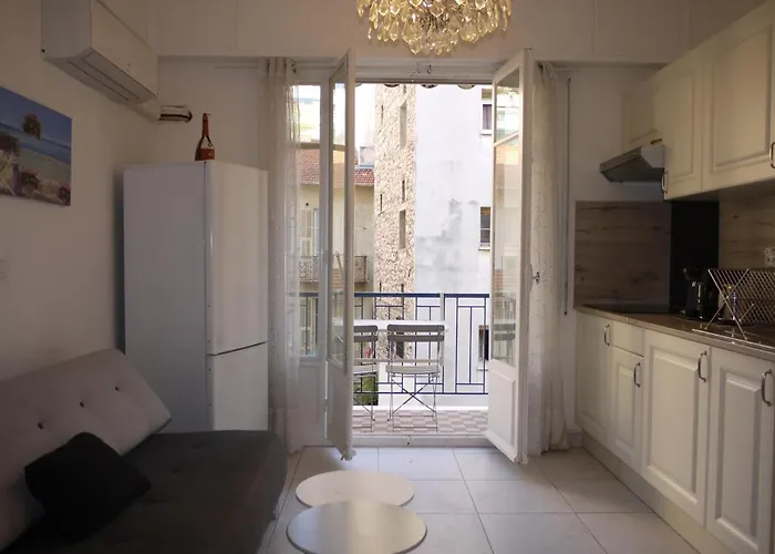 - A Modern Flat In Nice