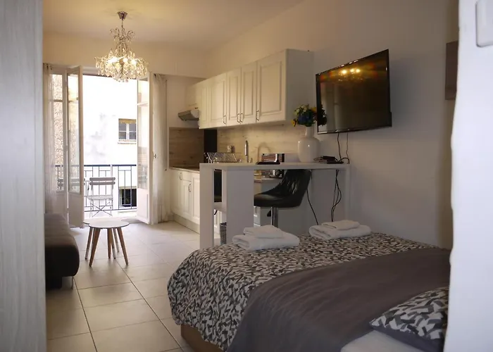 - A Modern Flat In Nice